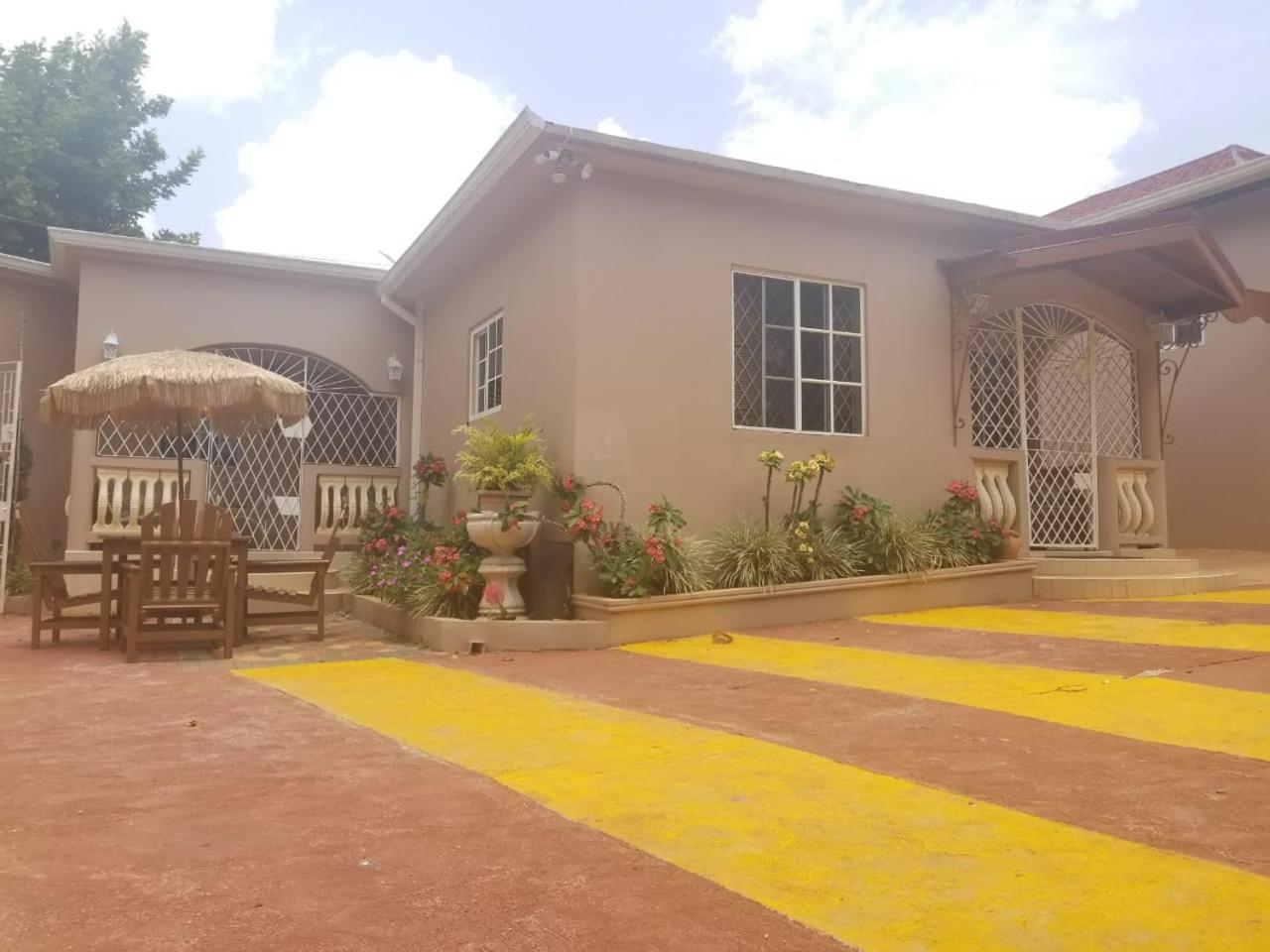 Cliffe Ranch Vila Mandeville Exterior foto